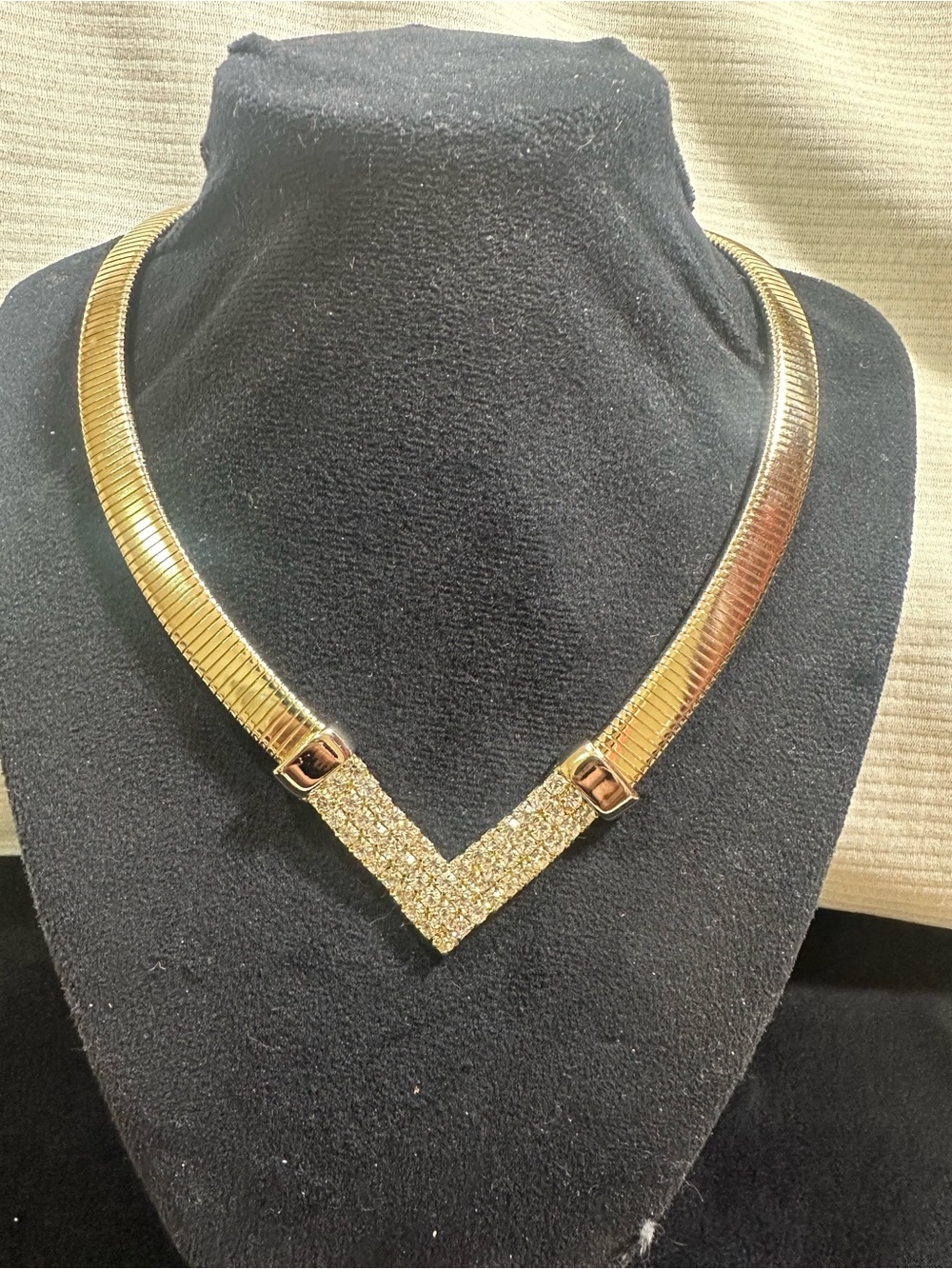Vtg: 1990’s Gold Toned V Shaped Rhinestone Omega Necklace